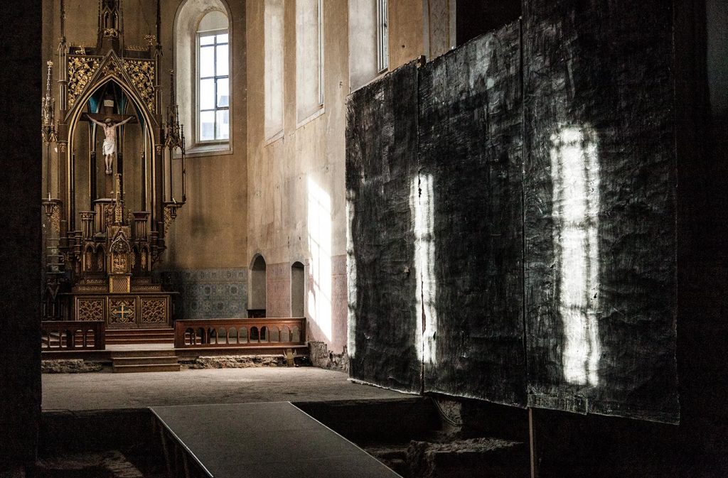 Christoph Luger, Oberfläche (2019) in der Johanniterkirche Feldkirch