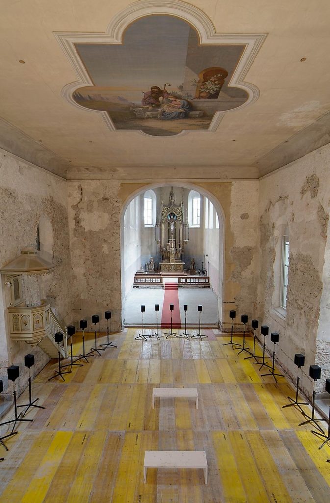 Janet Cardiff & George Bures Miller, The Forty Part Motet (2005) in der Johanniterkirche Feldkirch. Eine Kooperation mit dem Kunsthaus Bregenz.