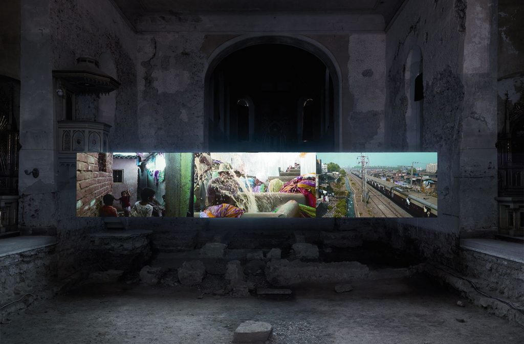 Kimsooja, A Laundry Field (2010) in der Johanniterkirche Feldkirch.