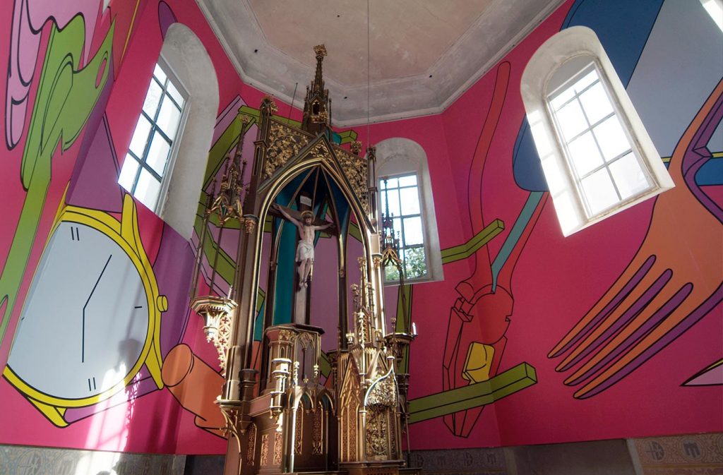 Michael Craig-Martin, Signs of Life (2006) in der Johanniterkirche Feldkirch. Eine Kooperation mit dem Kunsthaus Bregenz.