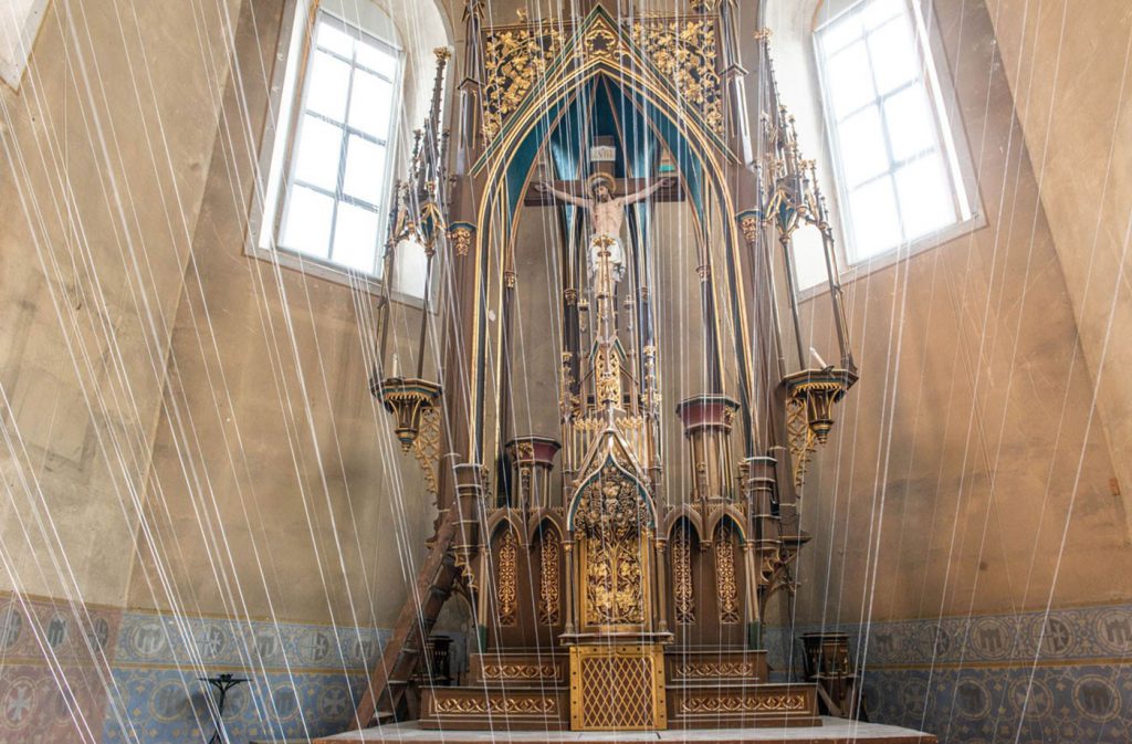 Elke Maier, Fadenschein (2022), Johanniterkirche Feldkirch