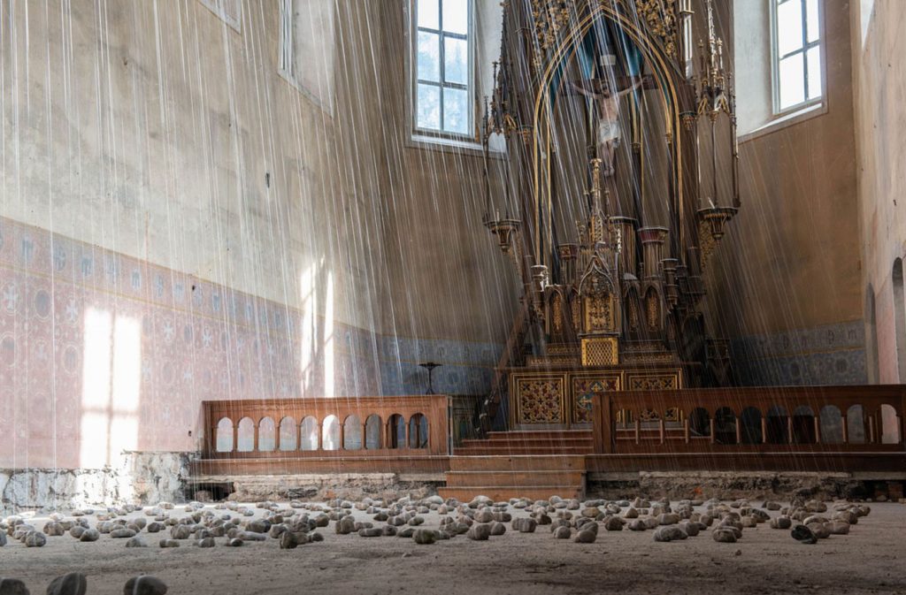 Elke Maier, Fadenschein (2022), Johanniterkirche Feldkirch